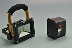 10W Portable LED Work Light Rechargeable LED Flood light With Detachable Battery Case
