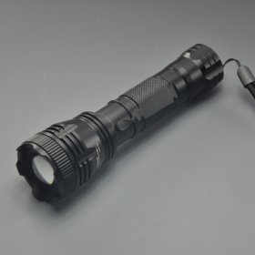 300 Lumens Zoomable Flashlight Torch XPE LED Flashlight 3 Modes With Pricker